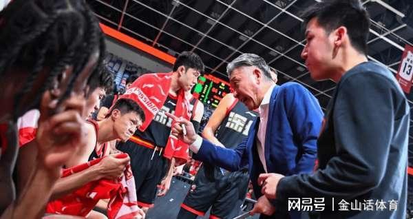 世界杯APP-不贪功！率队击败2支争冠热门球队，28岁锋卫，赛后盛赞自己主帅